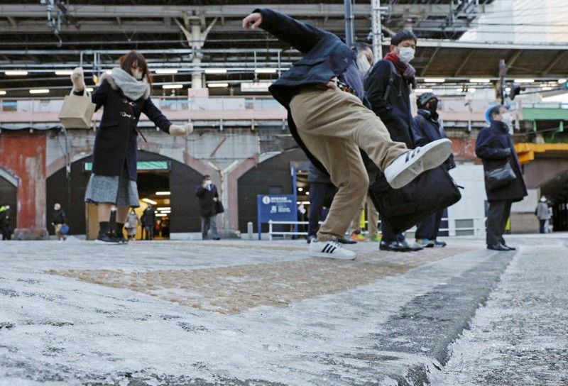 trượt ngã do băng tuyết